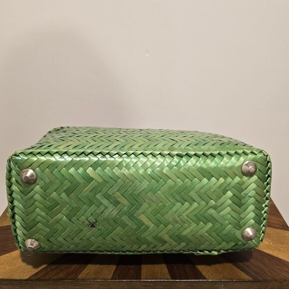 Vintage Boho Island Woven Wicker Bag Purse Rattan Green Wood Handle Beach Hippie - Picture 7 of 15